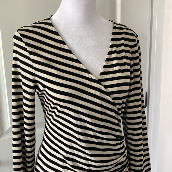 Banana Republic medium top crossover black tan v-neck Rouching - Picture 2 of 10